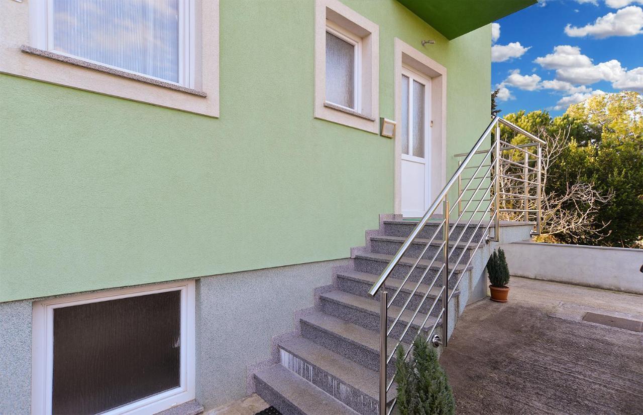Apartments Ariana 1989 Fazana Exterior photo